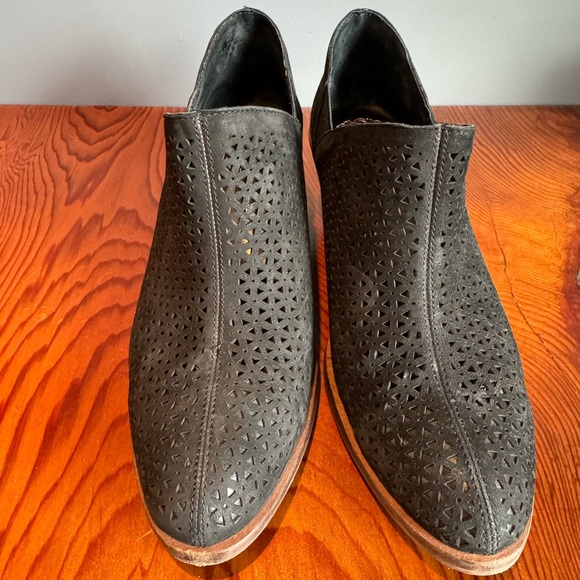 Vince Camuto Perforated Suede Booties Clorieea Black size 7 - Picture 2 of 3